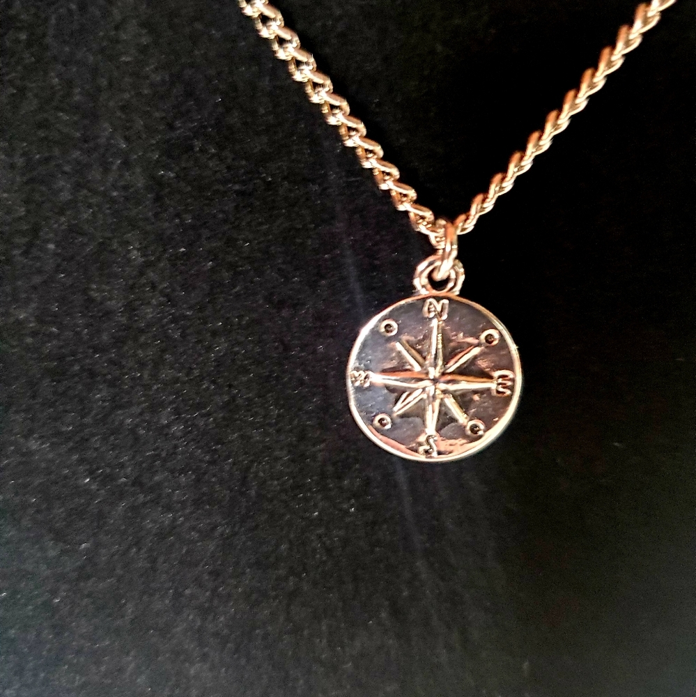 Compass charm Necklace- New - Picture 2 of 3